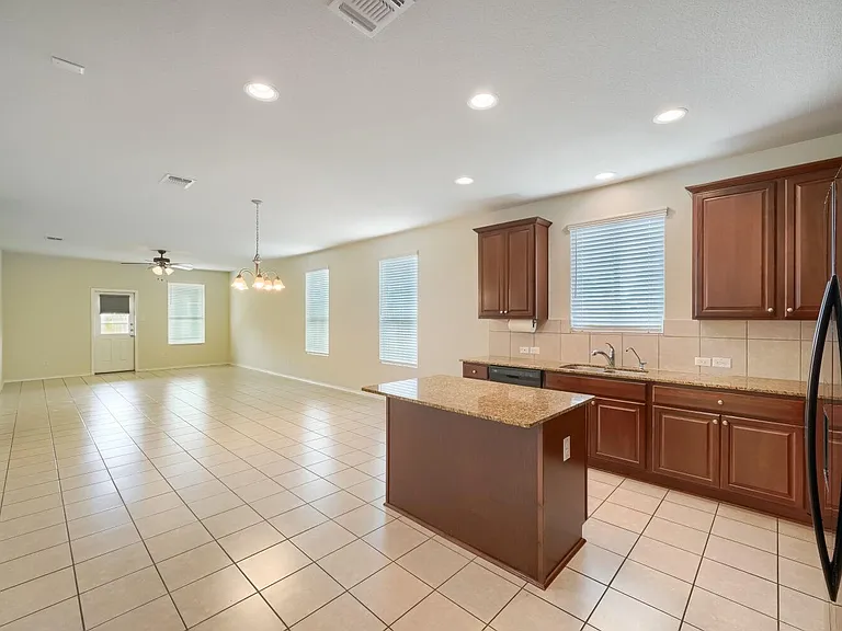 616 Sonterra Blvd — Photo 7