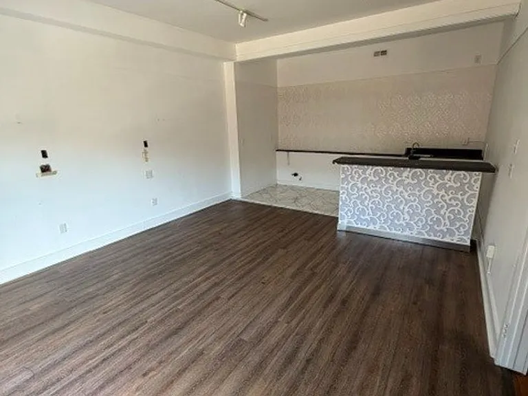 469 Howe Ave — Photo 4