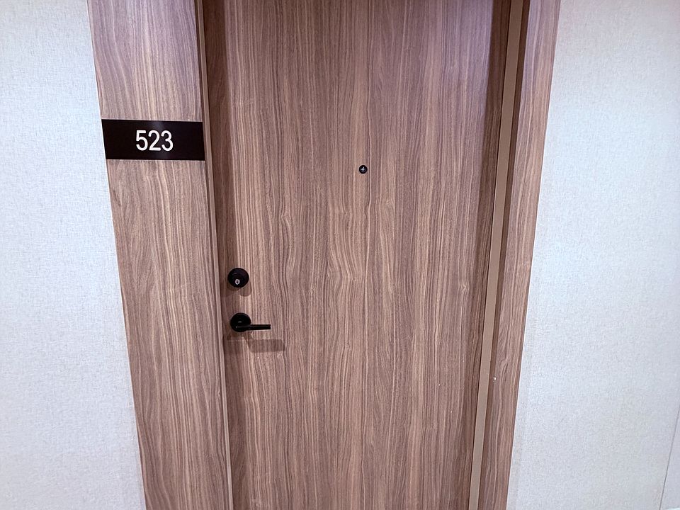 1st image of 1381 Lakeshore Rd E #523