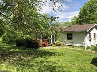 10 Springhouse Ln, Asbury, NJ 08802