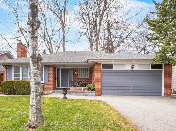 10 Boxwood Rd, Toronto, ON M9C 2W5