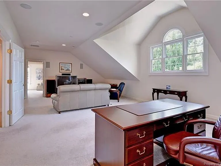 116 Westbury — Photo 22