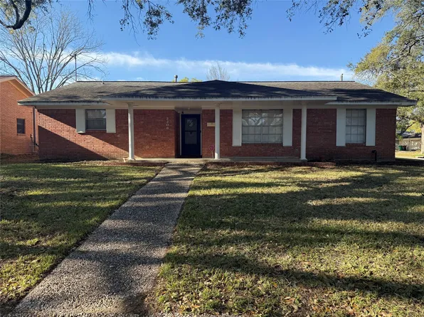2206 Palomar St, Baytown, TX 77520