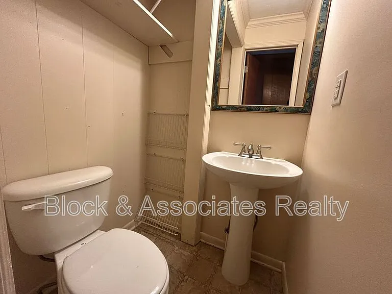 110 Oakland Ave — Photo 9