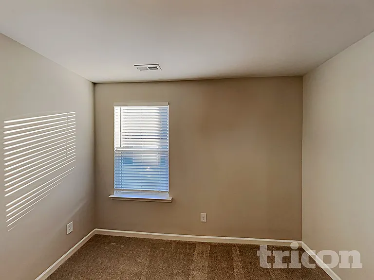 209 Ashmere Ct — Photo 16