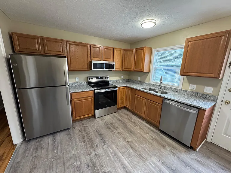 125 Longstreet Ave — Photo 4