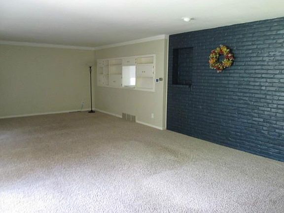 2nd image of 150 Vine St