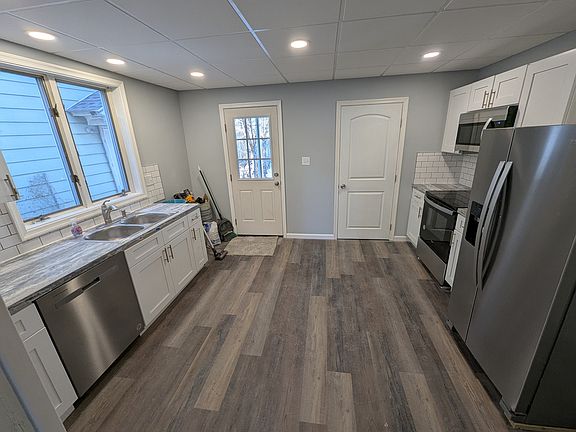 2nd image of 231-233 N Bromley Ave #231