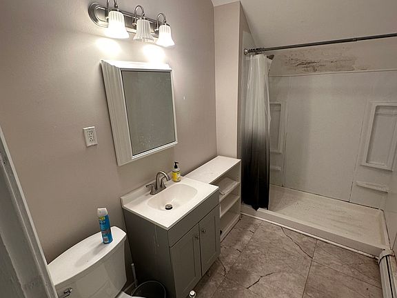 5th image of 227 Oak St #1