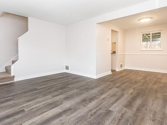 2nd image of 527 529 Maytide St