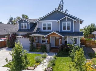 685 NW Rimrock Dr, Redmond, OR 97756