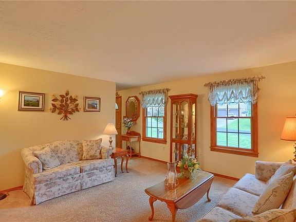 4th image of 538 Chaparral Dr