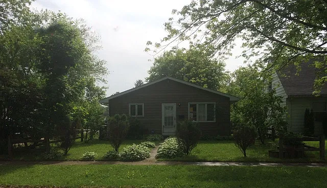 3217 Gideon Ave photo 1