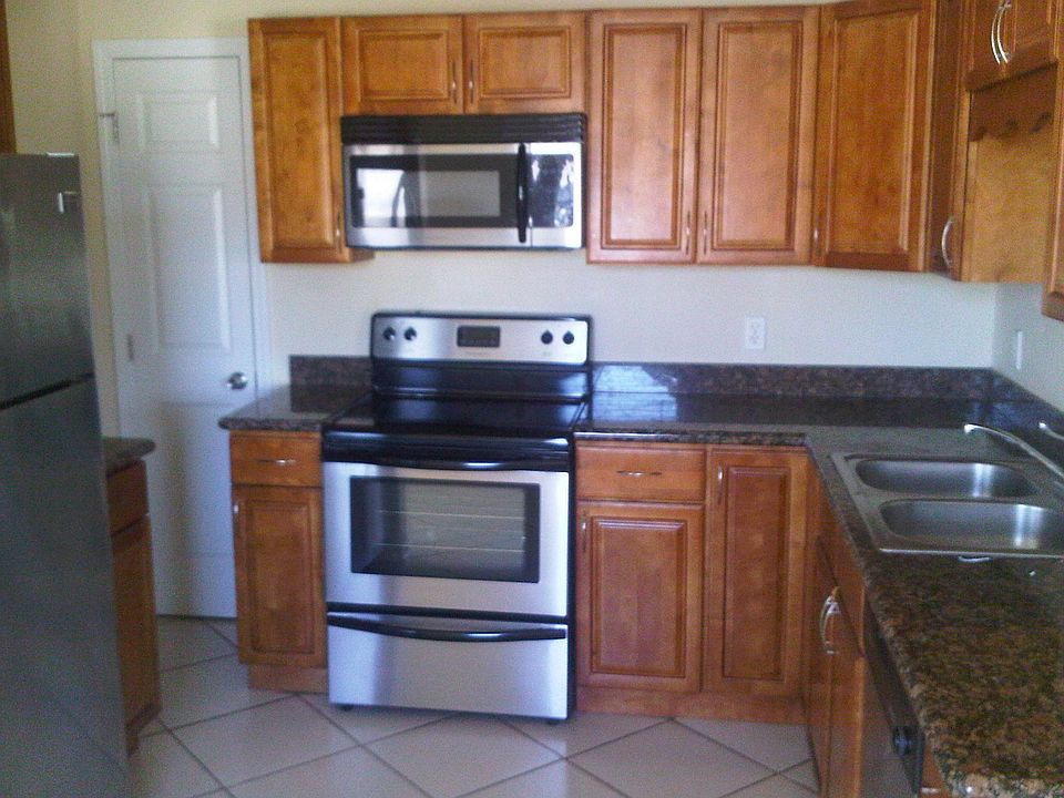 1st image of 3321 Plaza Dr