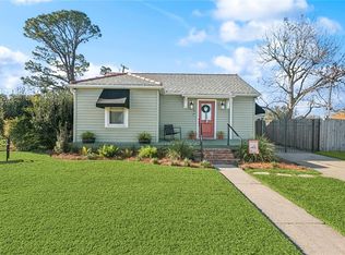 6 Gibbs Dr, Chalmette, LA 70043