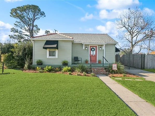 6 Gibbs Dr, Chalmette, LA 70043