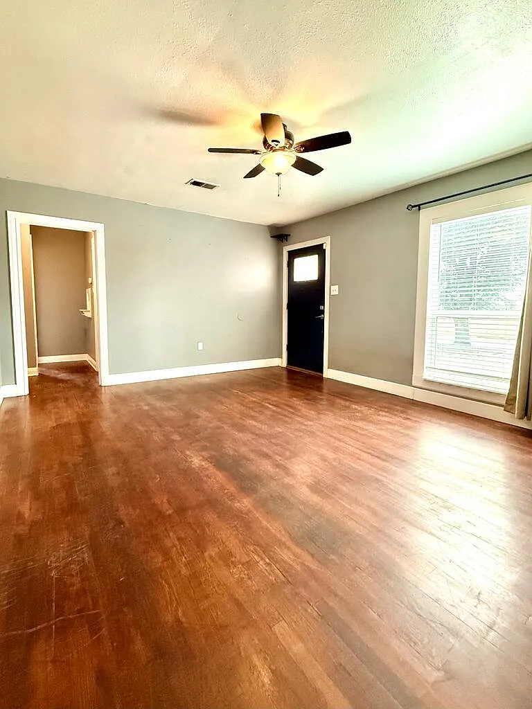 2 bed, 1.0 bath, 810 sqft, $2,200 — Photo 3