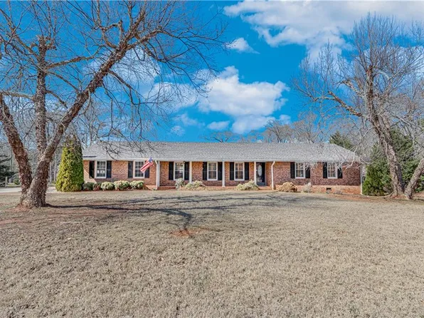 222 Meadow Wood Ln, Monroe, GA 30656