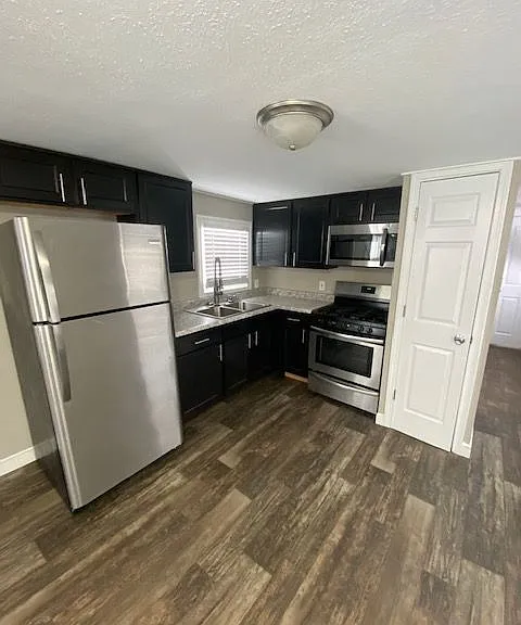 Cloverleaf Village — Photo 8