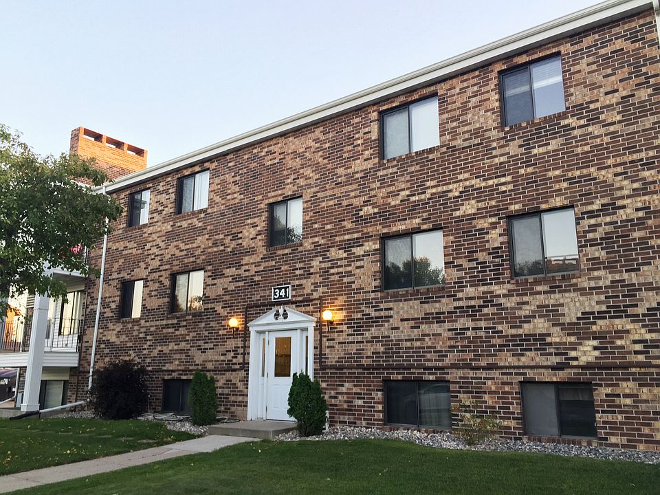 Prairiewood manor condos.