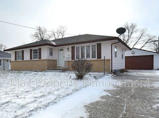 3300 Bel Aire Rd, Des Moines, IA 50310