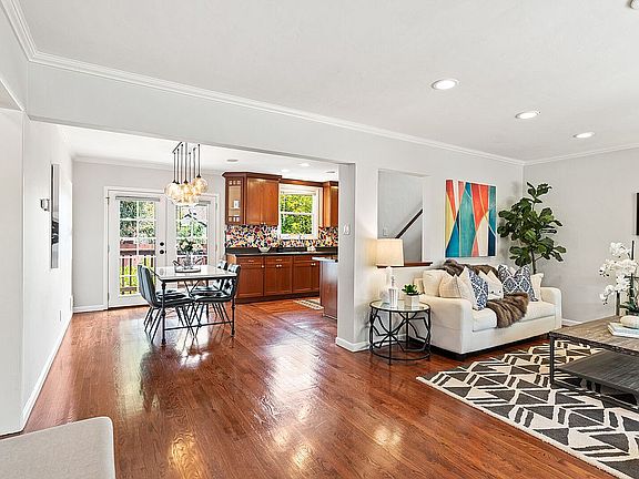 5th image of 1021 Elmer St