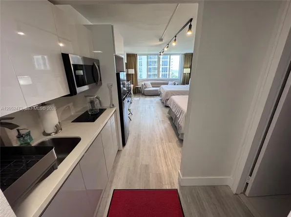19201 Collins Ave, Sunny Isles Beach, FL