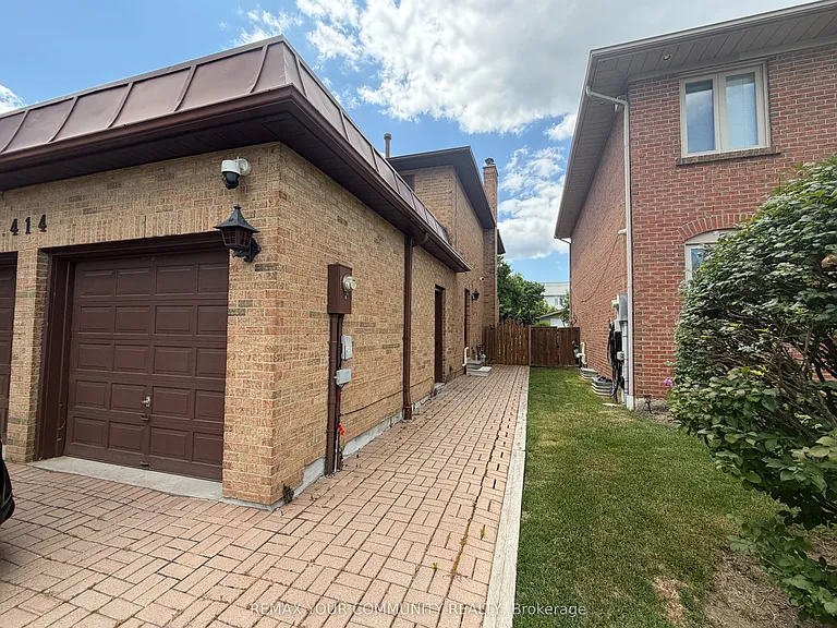 414 Wycliffe Ave — Photo 2