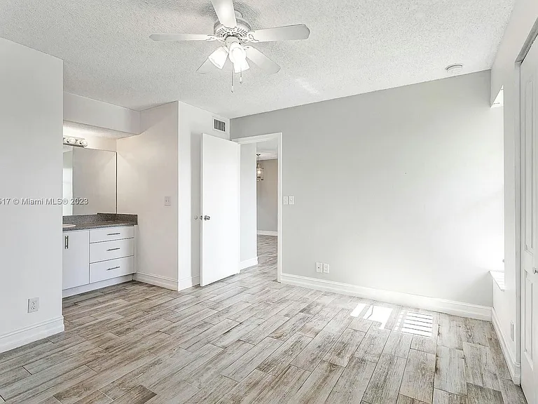 911 Twin Lakes Dr #3-N — Photo 22