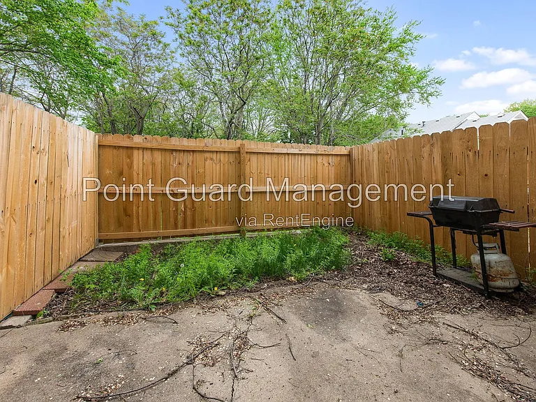 321 W South Ave — Photo 35