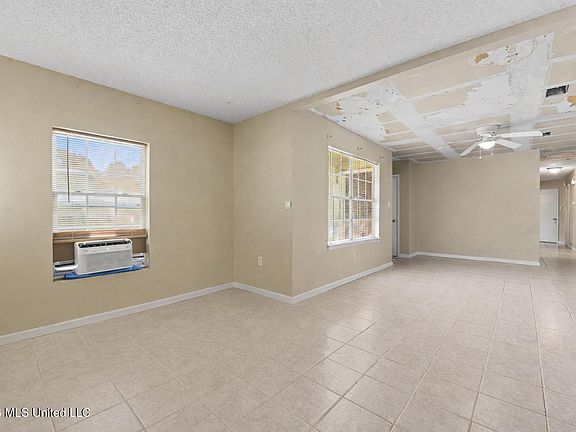 5th image of 1800 Timberlane Rd