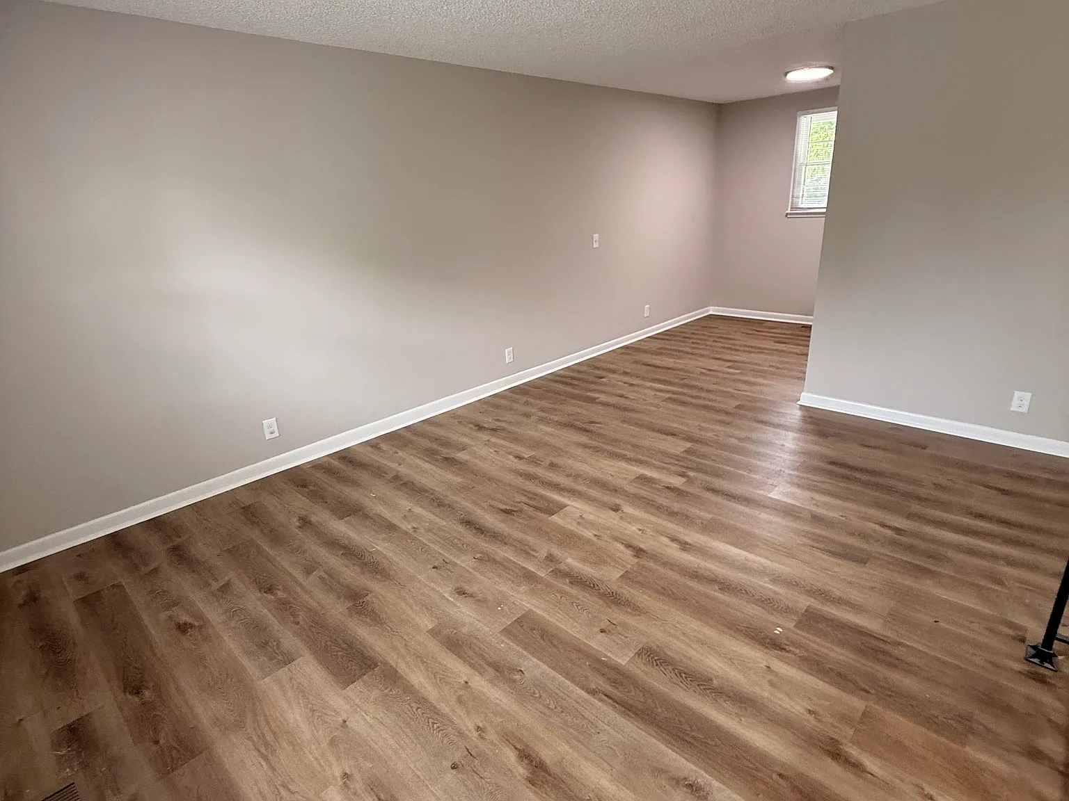 5 bed, 2.5 bath, 2000 sqft, $2,650 — Photo 2