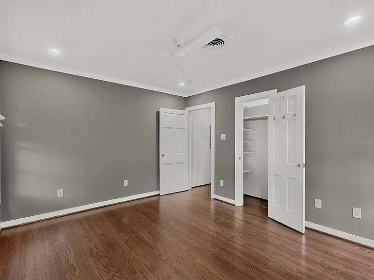 2323 Barberry Dr — Photo 25