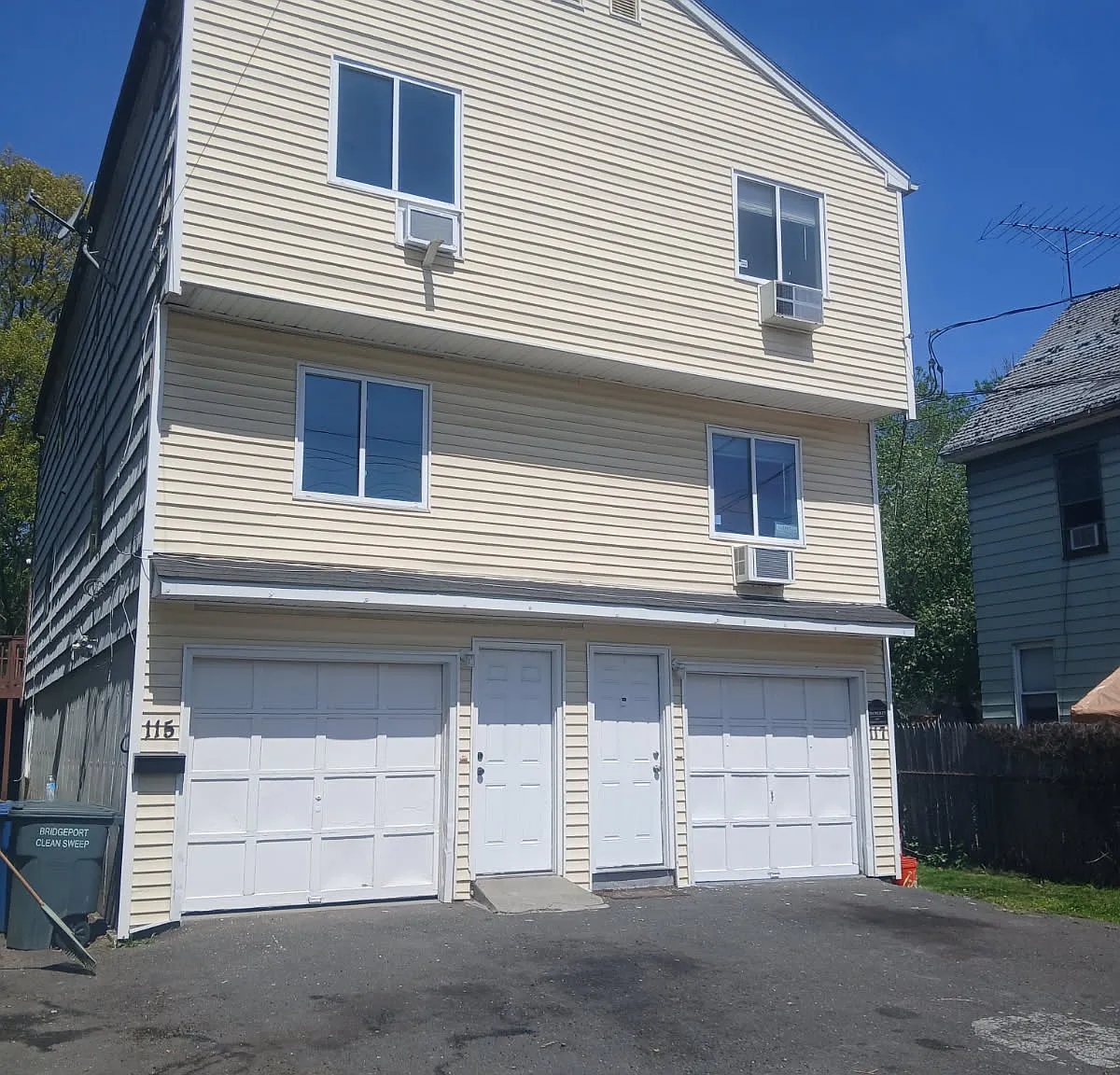 5 bed, 1.5 bath, 1526 sqft, $3,500 — Photo 1