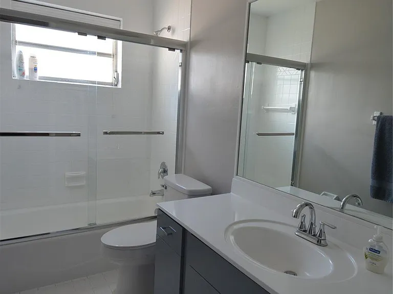3840 N 42nd Ter — Photo 11