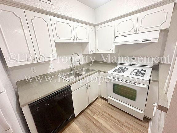 4th image of 518 N Rogers St APT 201