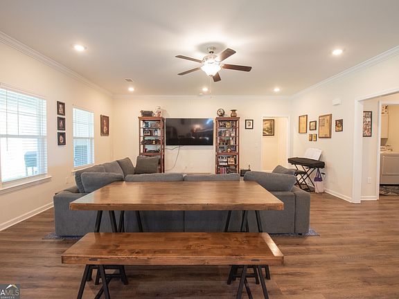 4th image of 171 Wellington Pl