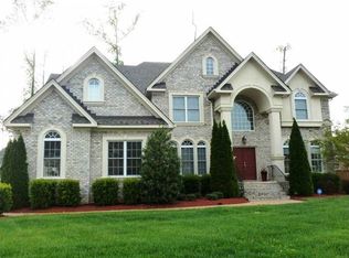 700 Redleafe Cir, Chesapeake, VA 23320