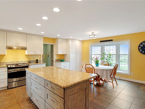 3rd image of 640 Lyme Ct