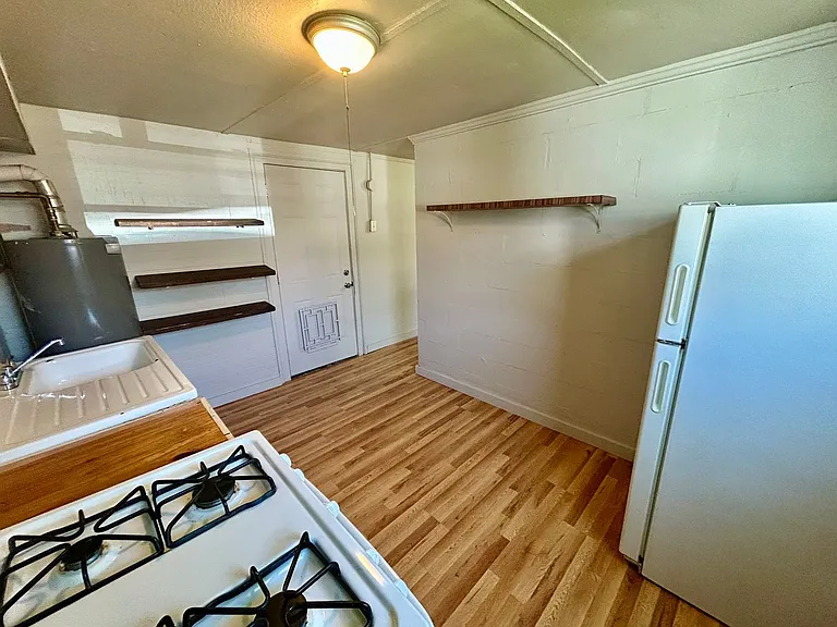 346 E 2nd St #2 — Photo 4
