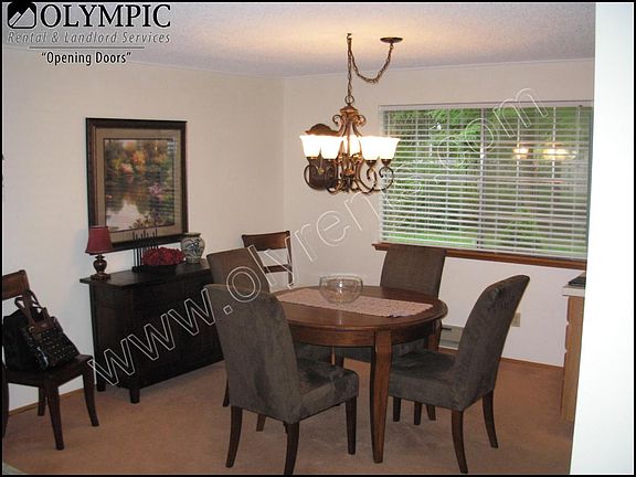 4th image of 540 Malibu Dr SE