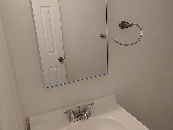 4th image of 790 NE 128th St APT 305