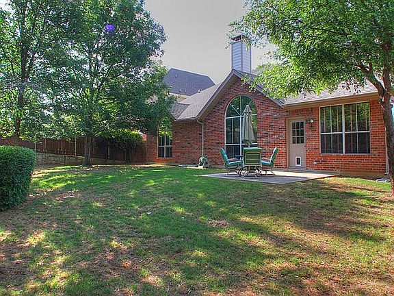3rd image of 3008 Woodhaven Dr