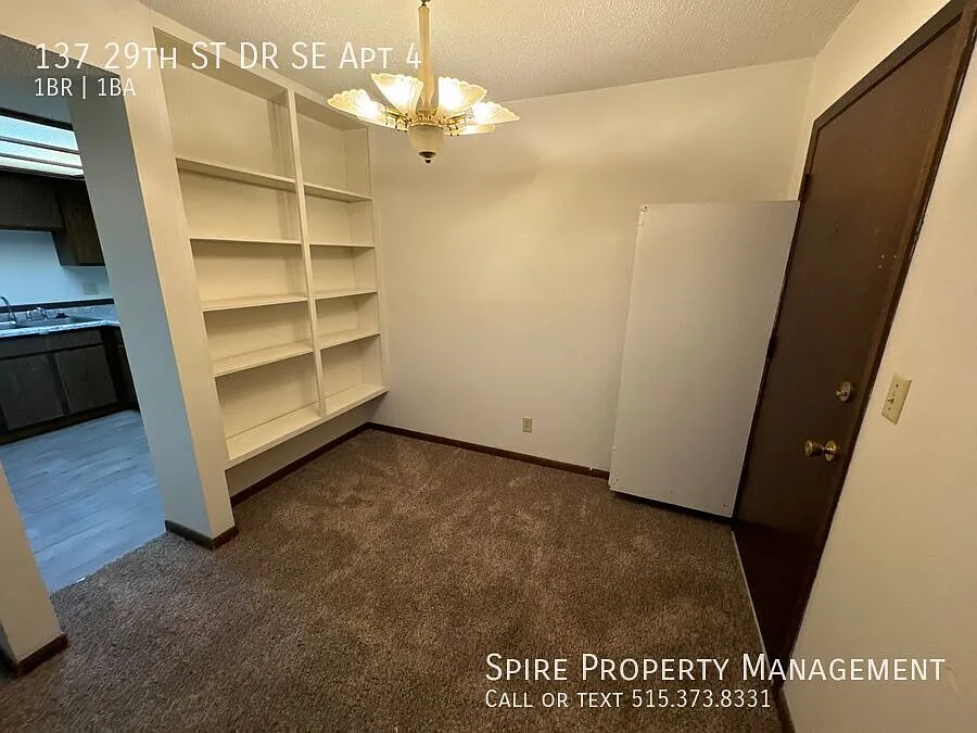 1 Bedroom with patio! Near Walgreens and Raining Rose — Photo 3