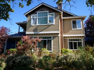 2330 N 61st St, Seattle, WA 98103