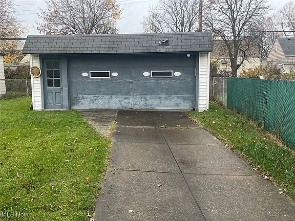 3rd image of 4644 W 146th St