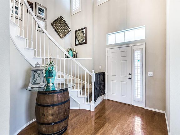 4th image of 2269 Blackstone Dr