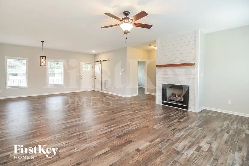 3 bed, 2.0 bath, 1550 sqft, $2,185 — Photo 2