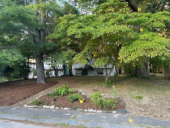 4th image of 48 Spring Ln