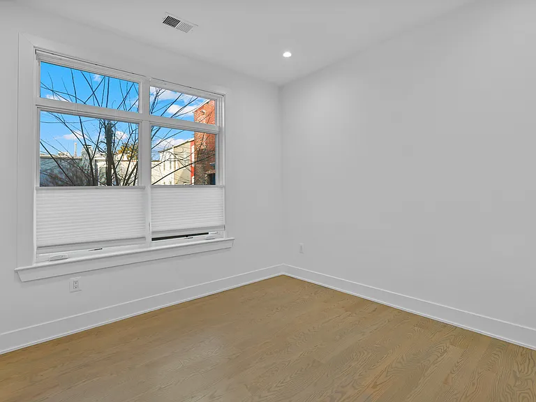 1220 Potomac Ave SE #3 — Photo 8